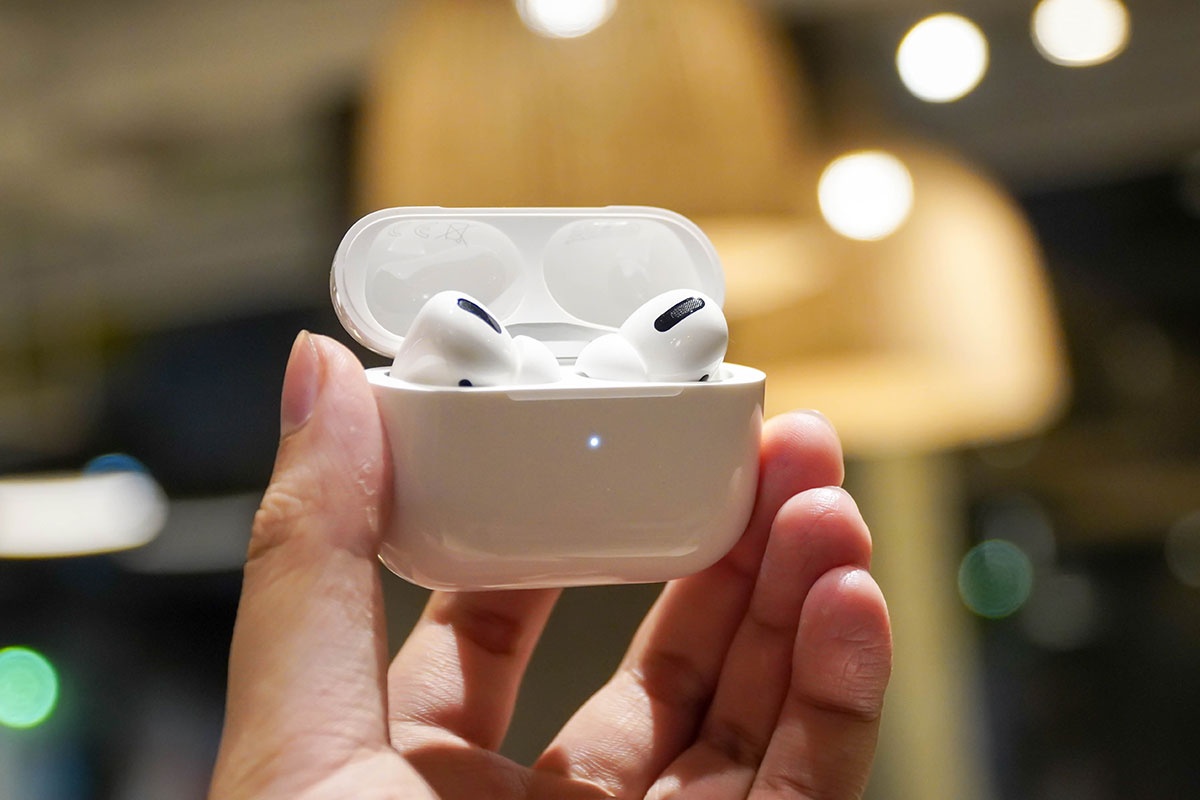 AirPods tiep tuc la tai nghe true-wireless ban chay nhat hinh anh