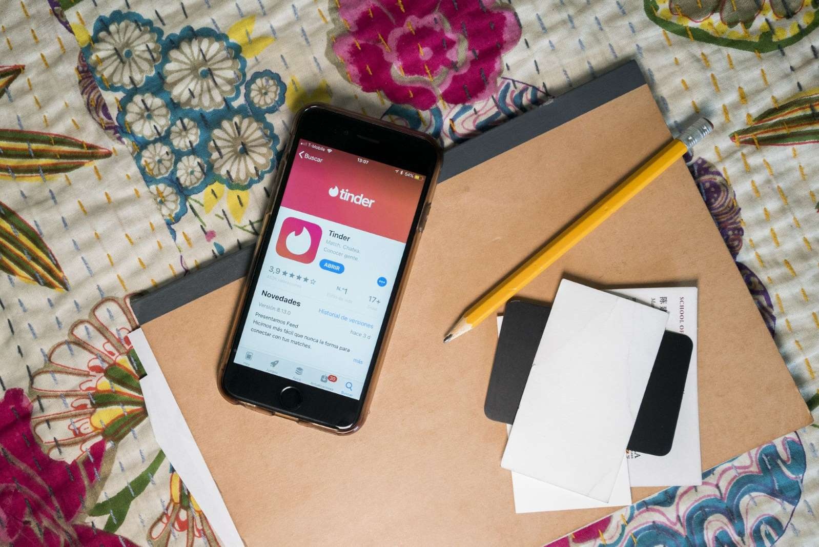 Dung iPhone de duoc hen ho hon dien thoai Android hinh anh