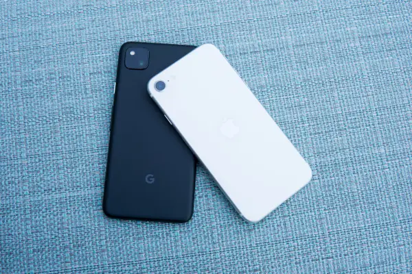 So sanh iPhone SE 2020 voi Google Pixel 4a anh 6