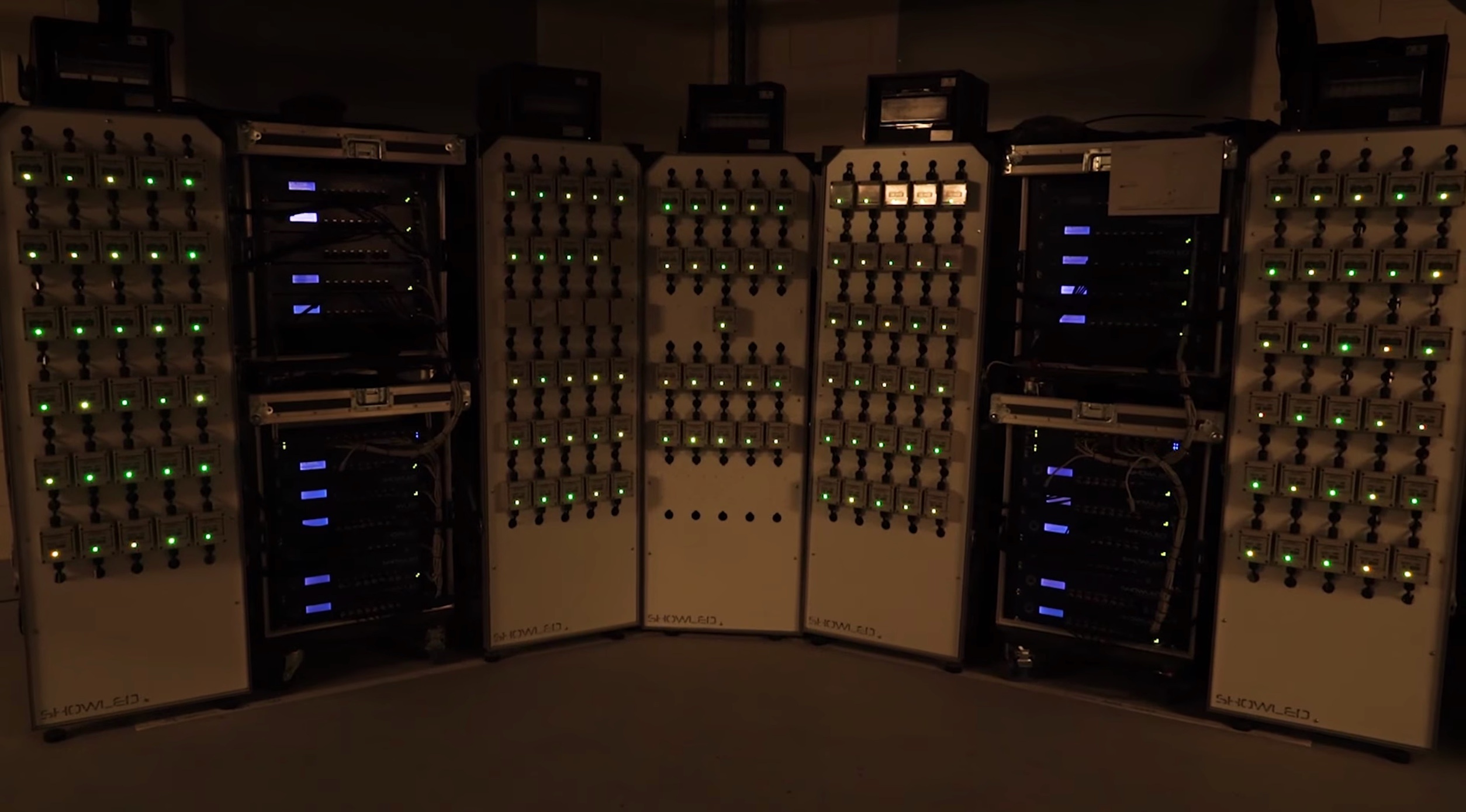 Quoc ky Viet Nam tren man hinh LED thap Burj Khalifa anh 9