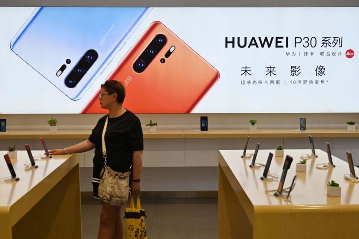 Ai huong loi neu Huawei sup do? hinh anh