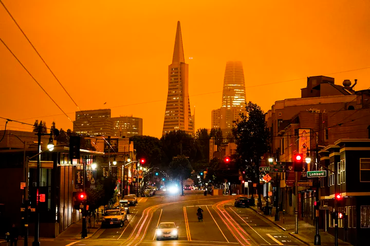 Chay rung tai My khien bau troi hoa cam anh 2