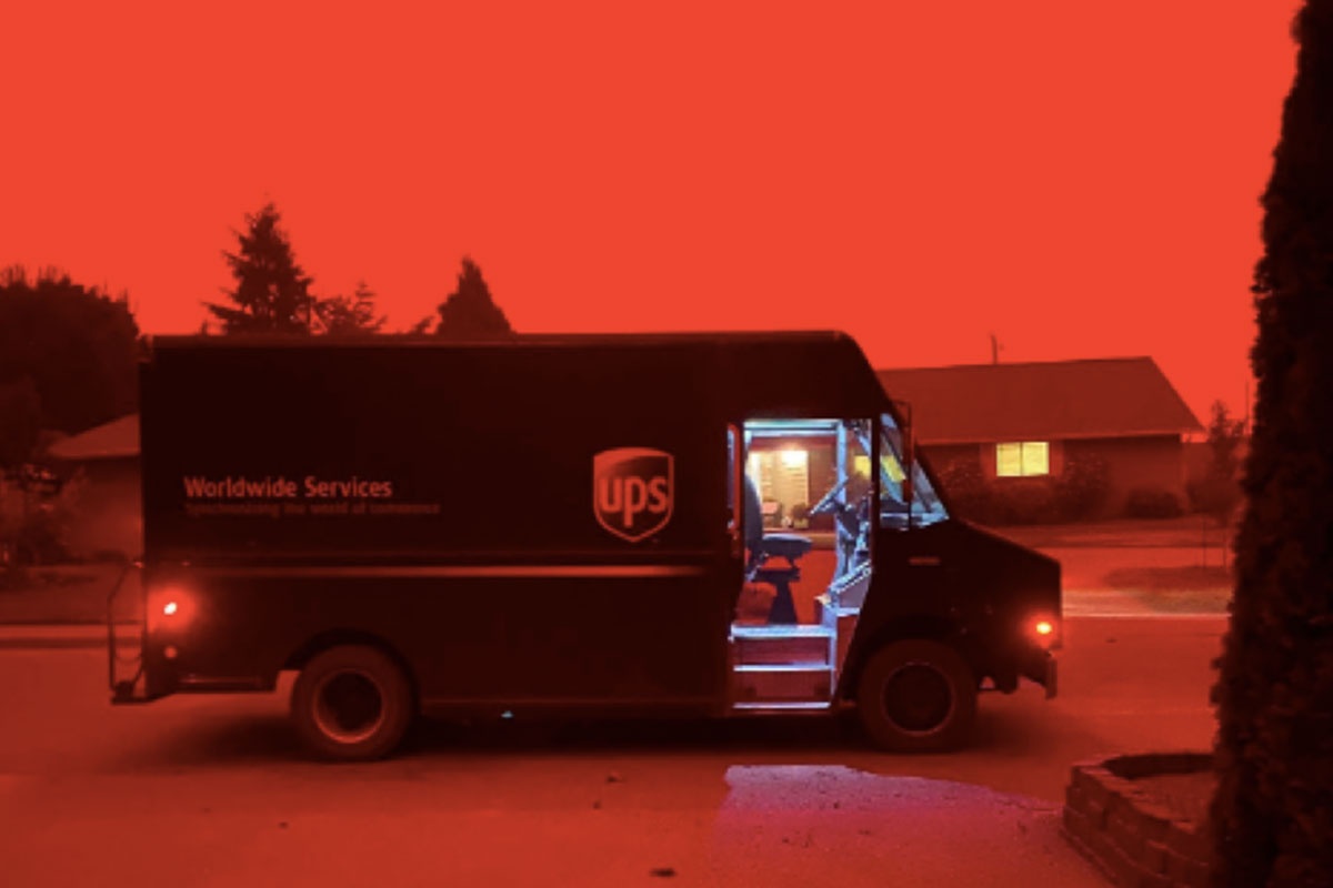 Ly do khien bau troi o My chuyen mau cam hinh anh