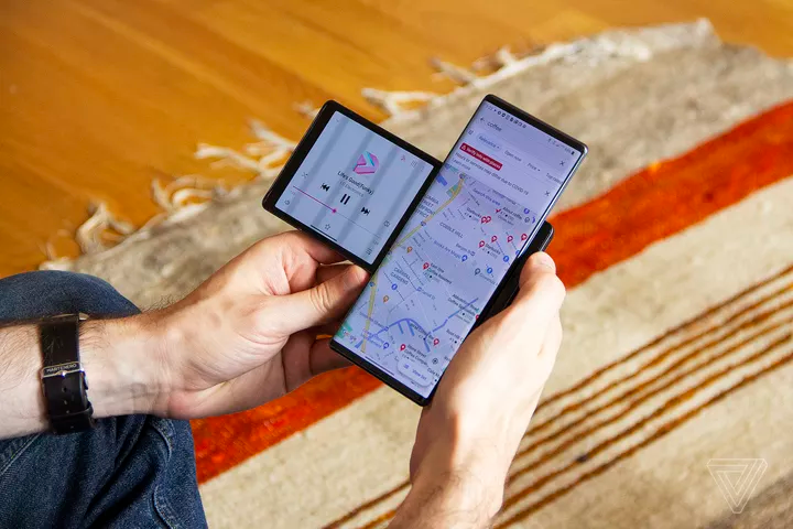 Can canh smartphone man hinh xoay LG Wing anh 4