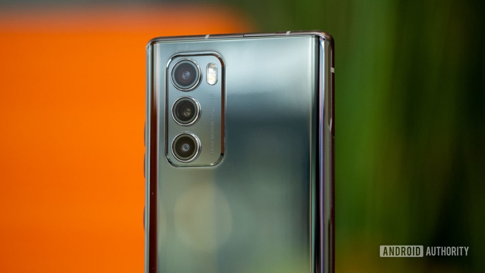 Can canh smartphone man hinh xoay LG Wing anh 10