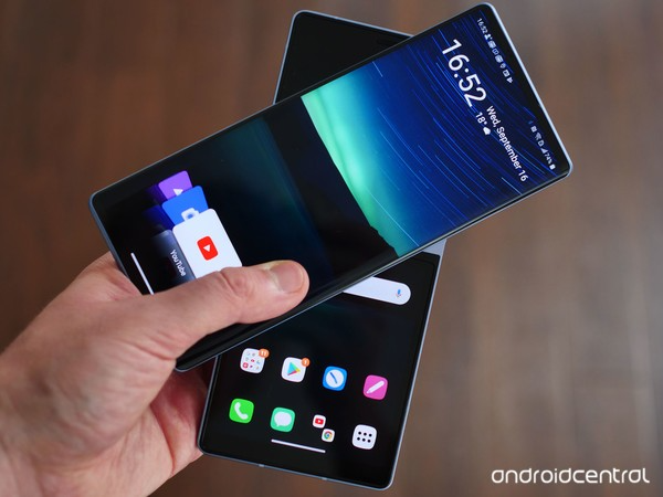 Can canh smartphone man hinh xoay LG Wing anh 11