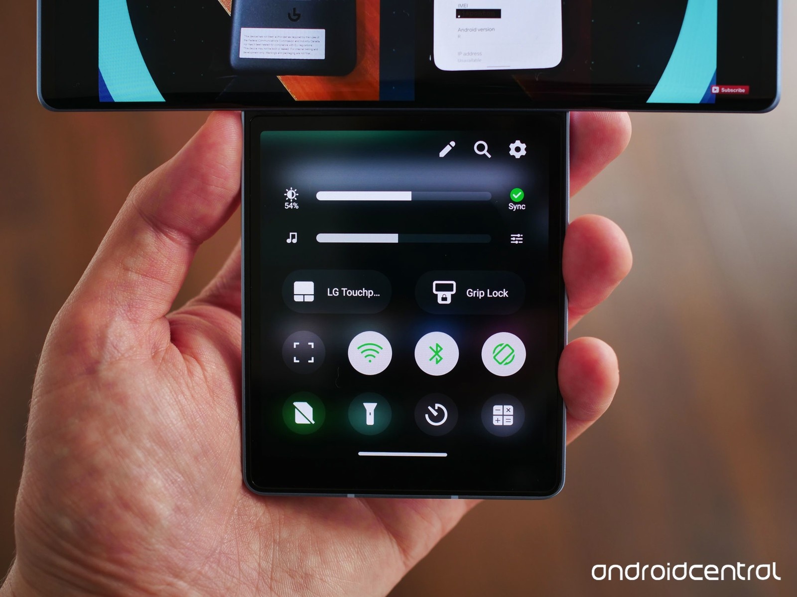 Can canh smartphone man hinh xoay LG Wing anh 13