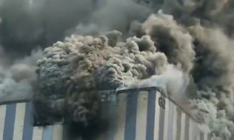 Chay lon tai toa nha cua Huawei o Trung Quoc hinh anh