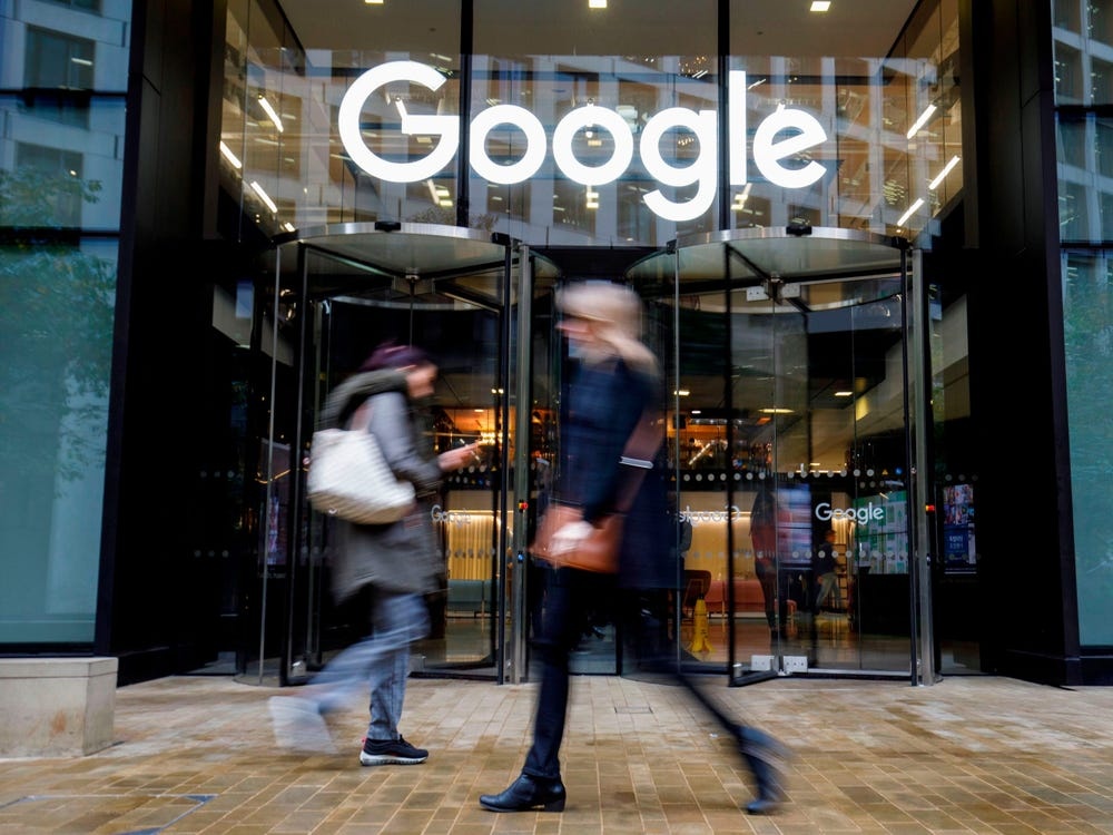 Google bi to bit mieng nhan vien anh 1