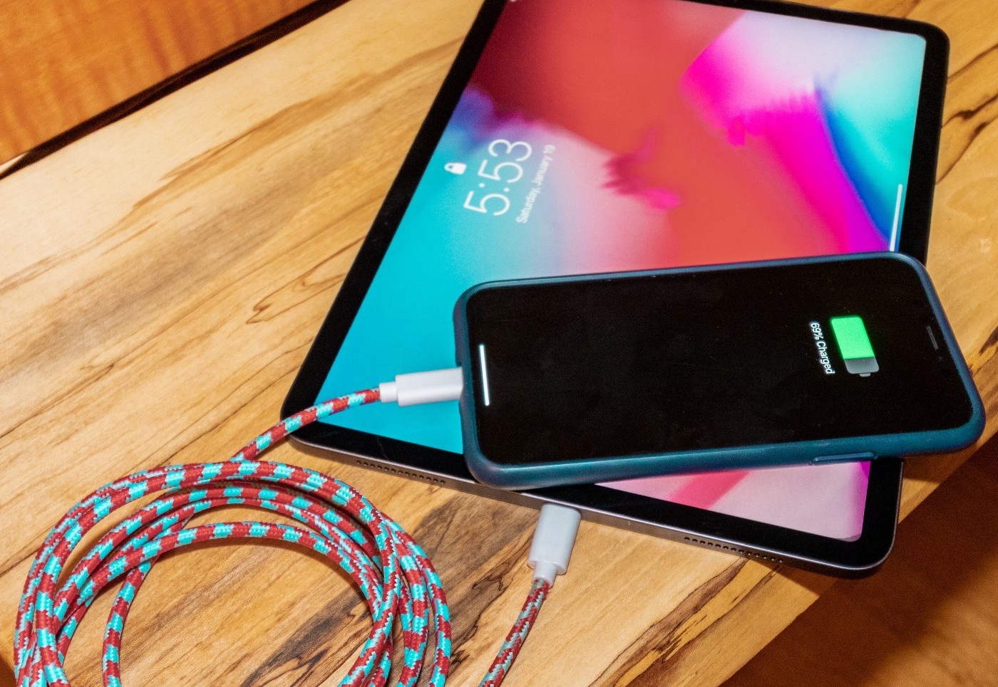 Nhung cach sac pin cho iPhone 12 anh 1