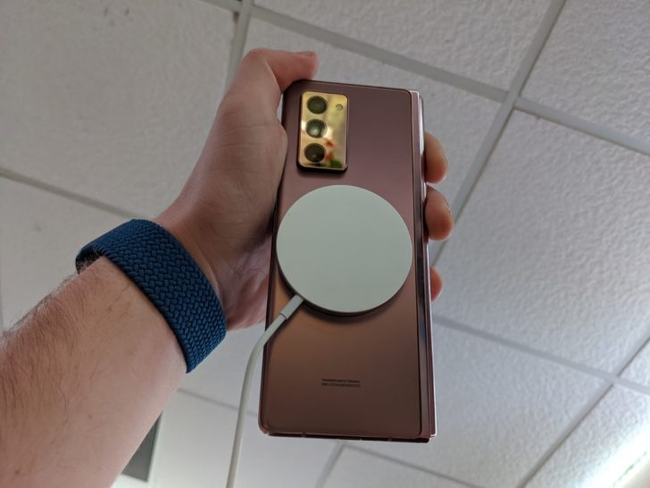 Sac khong day MagSafe tren iPhone 12 dung duoc voi smartphone Android anh 2