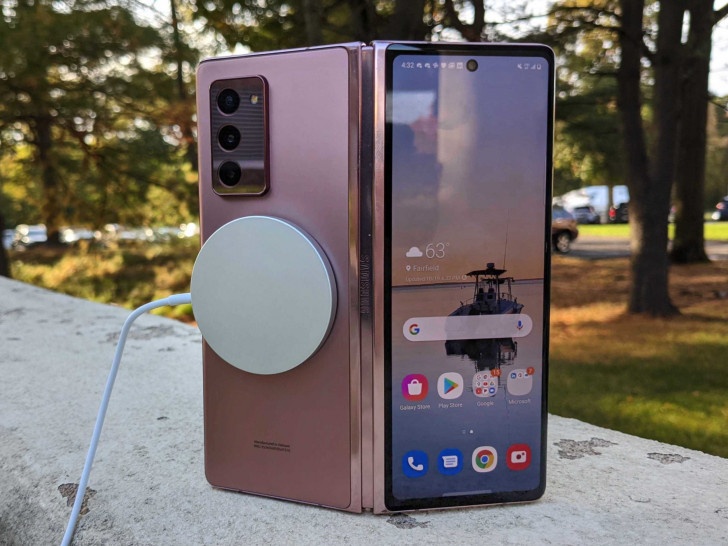 Dien thoai Samsung co the dung chung MagSafe cua iPhone 12 hinh anh