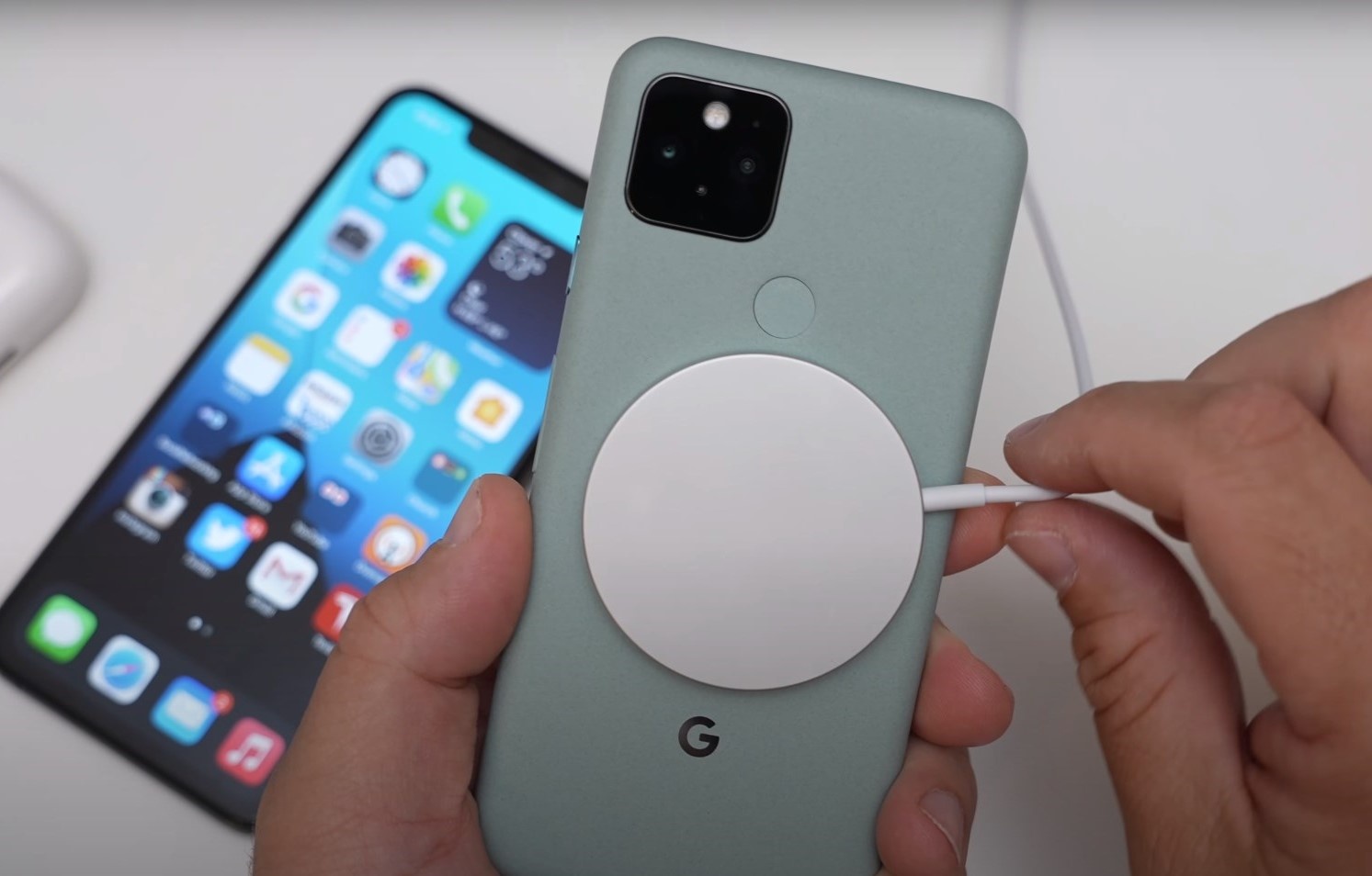 Sac khong day MagSafe tren iPhone 12 dung duoc voi smartphone Android anh 3