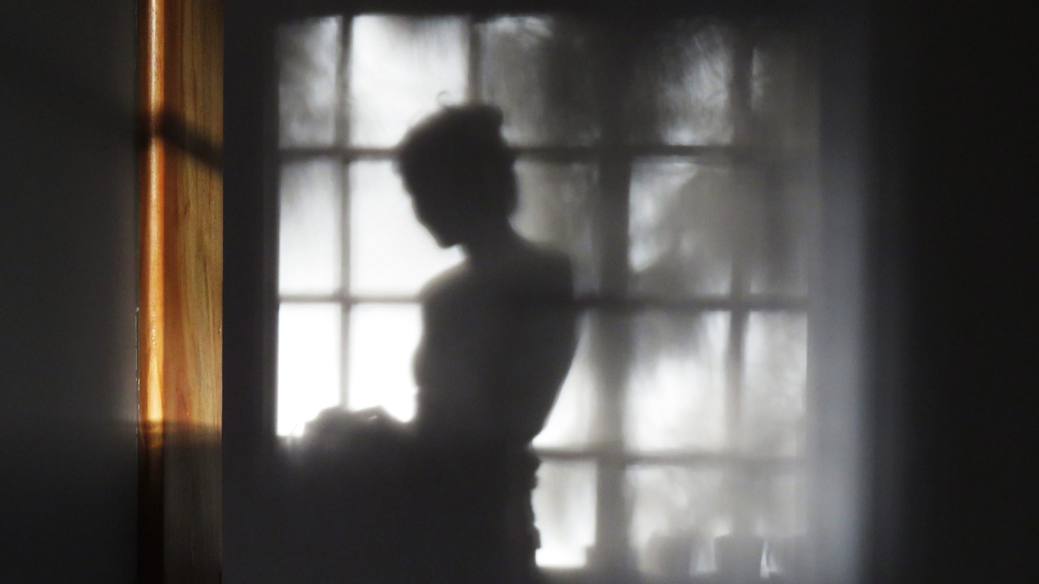 100.000 phu nu bi phat tan anh 'nong' hinh anh