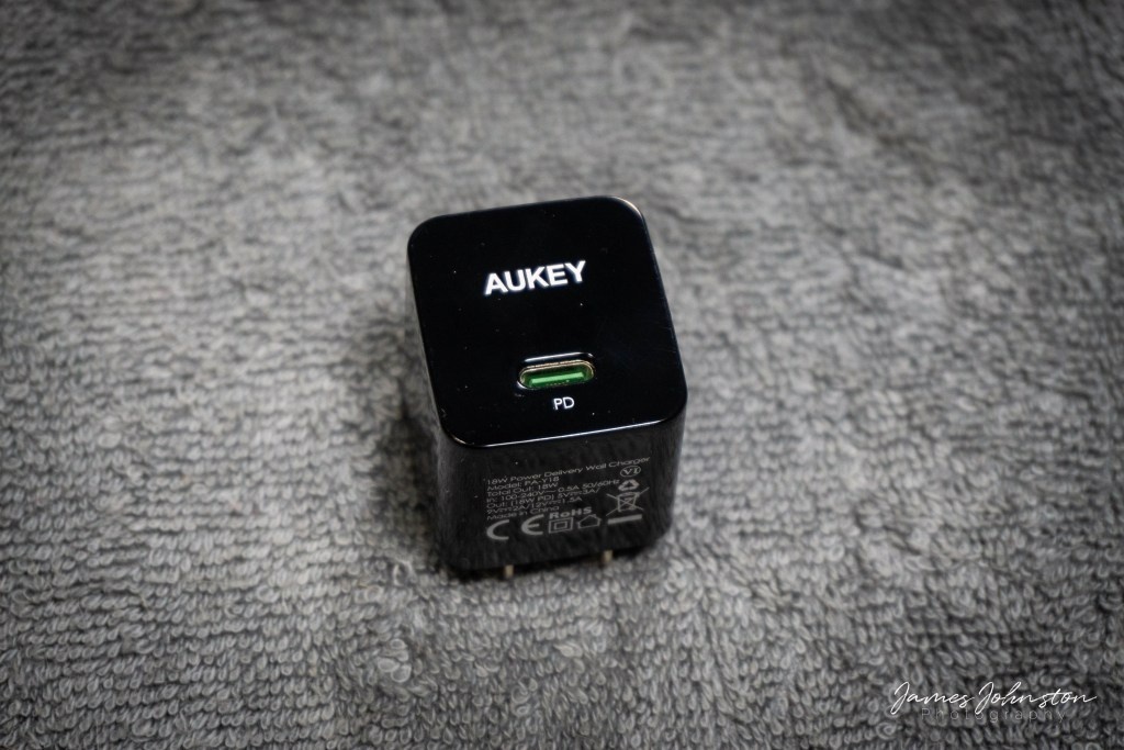 Tu van mua cu sac cho iPhone 12 anh 1