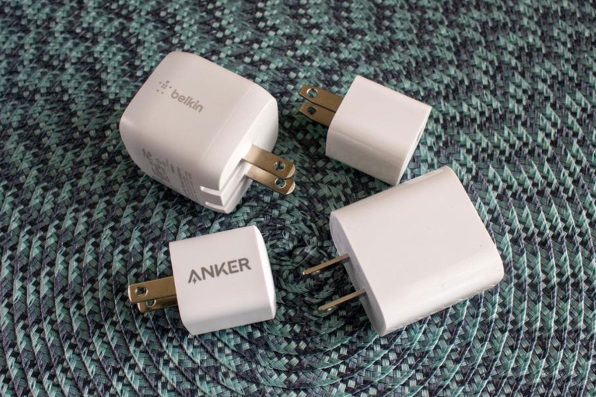 Nhung cu sac dung tot cho iPhone 12 hinh anh