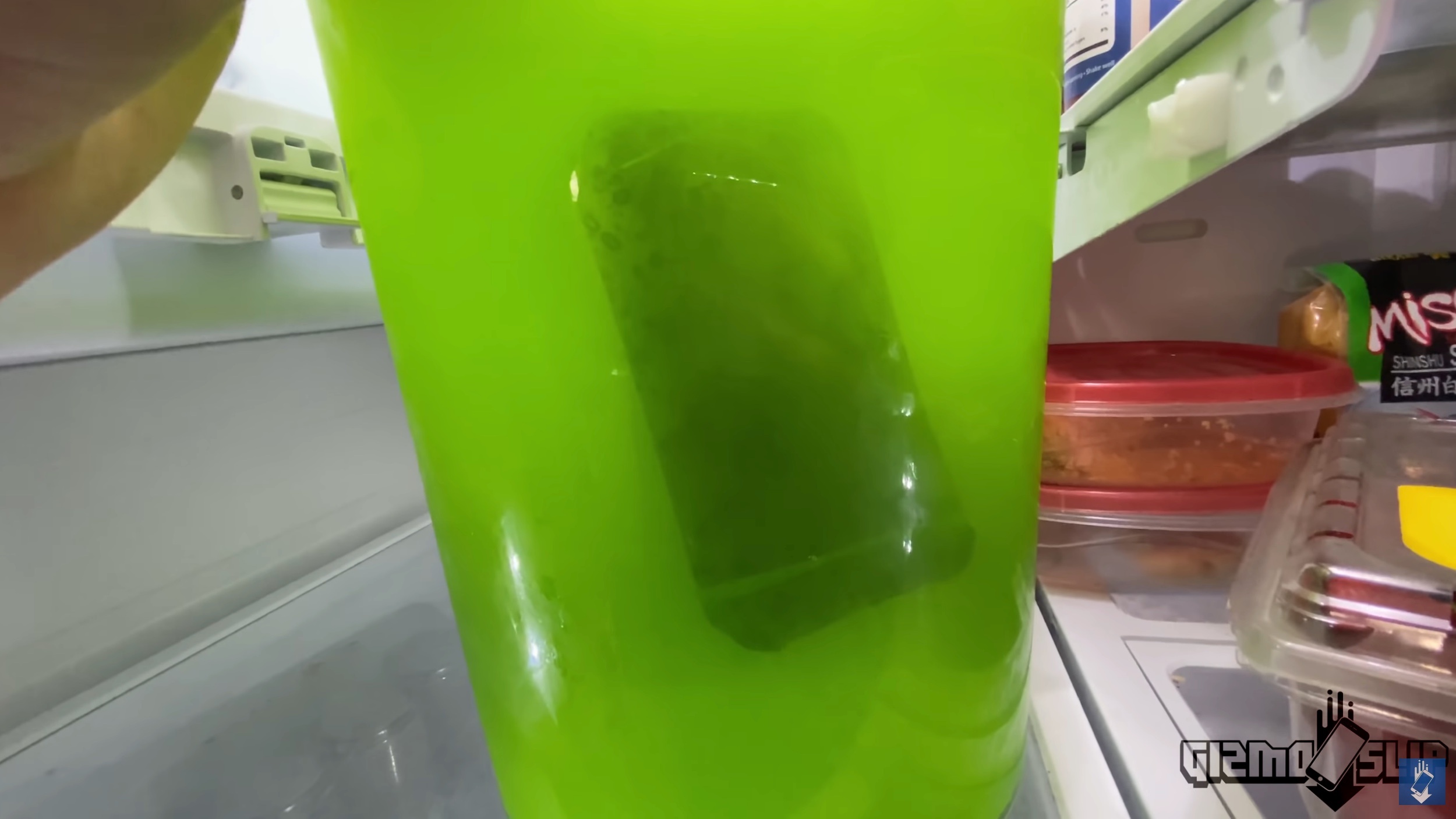 Video thu do ben tra tan iPhone khung khiep nhat anh 3