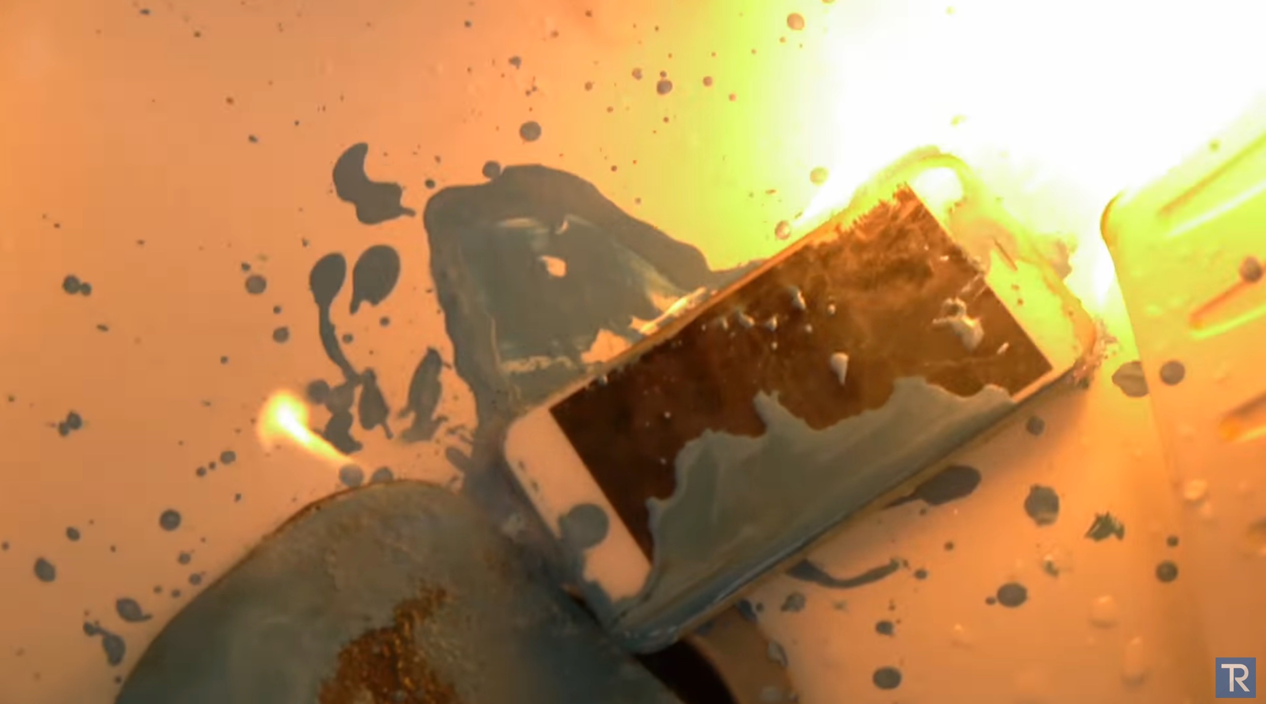 Video thu do ben tra tan iPhone khung khiep nhat anh 12