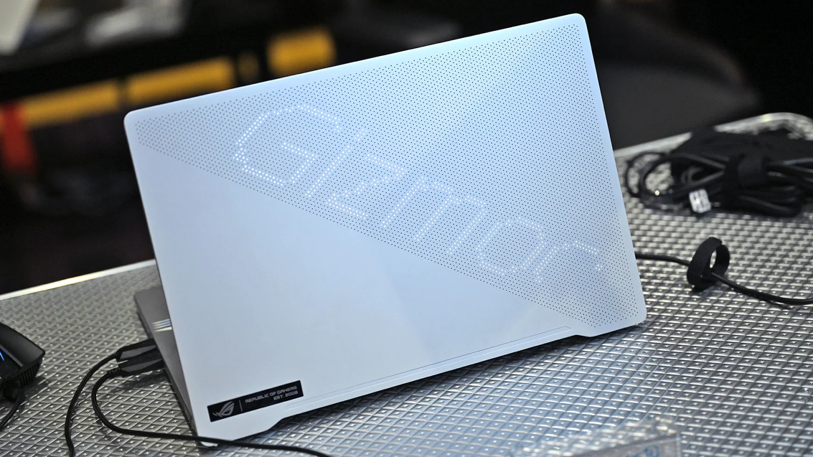 nhung laptop choi game dang mua 2020 anh 8