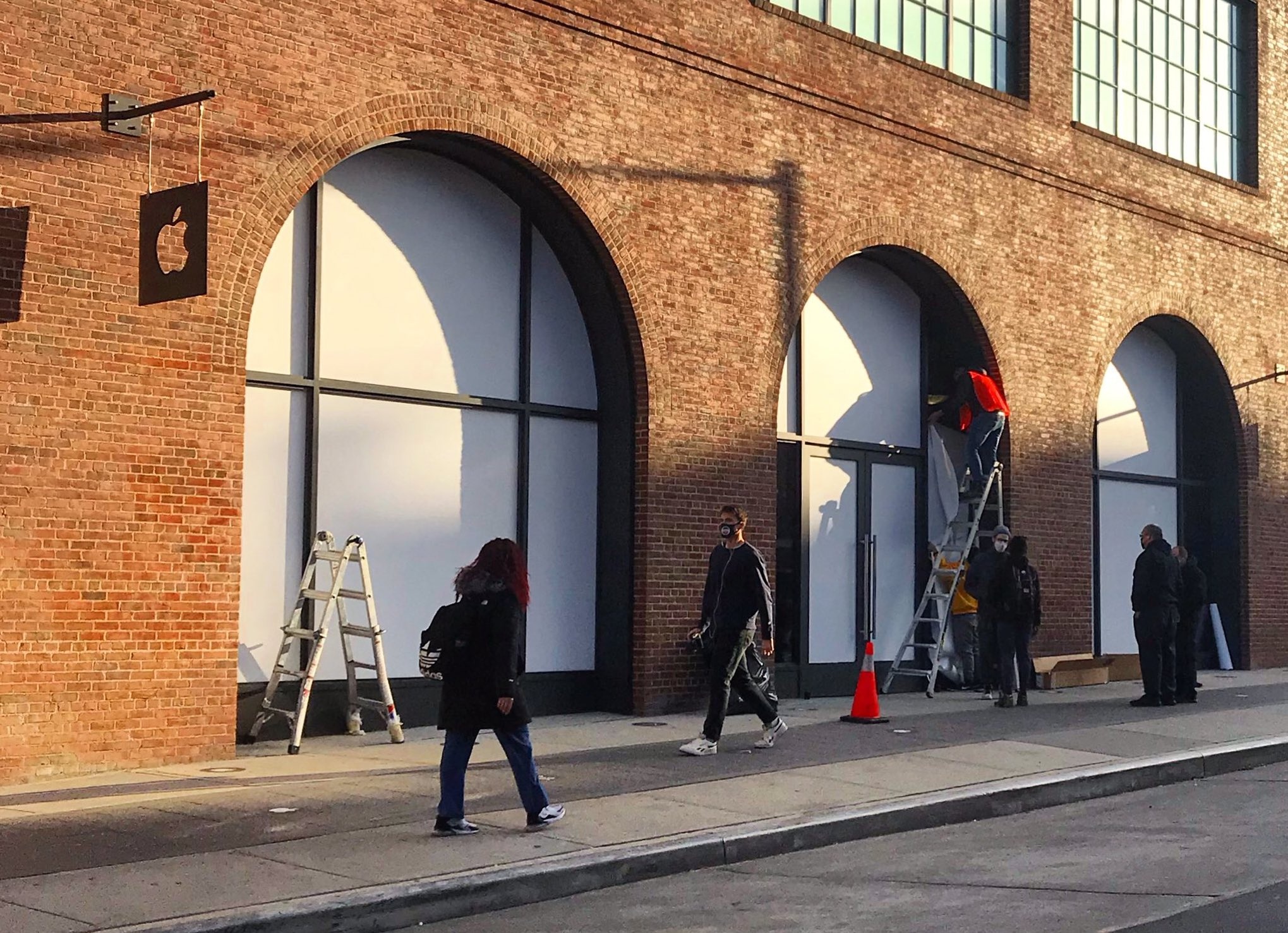 Apple Store tai My lap van go phong bao loan sau bau cu tong thong anh 5