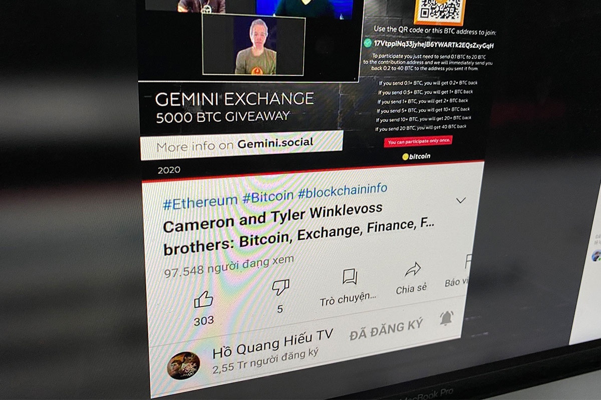 Kenh YouTube Ho Quang Hieu, Ly Hai bi hack de livestream tang Bitcoin hinh anh