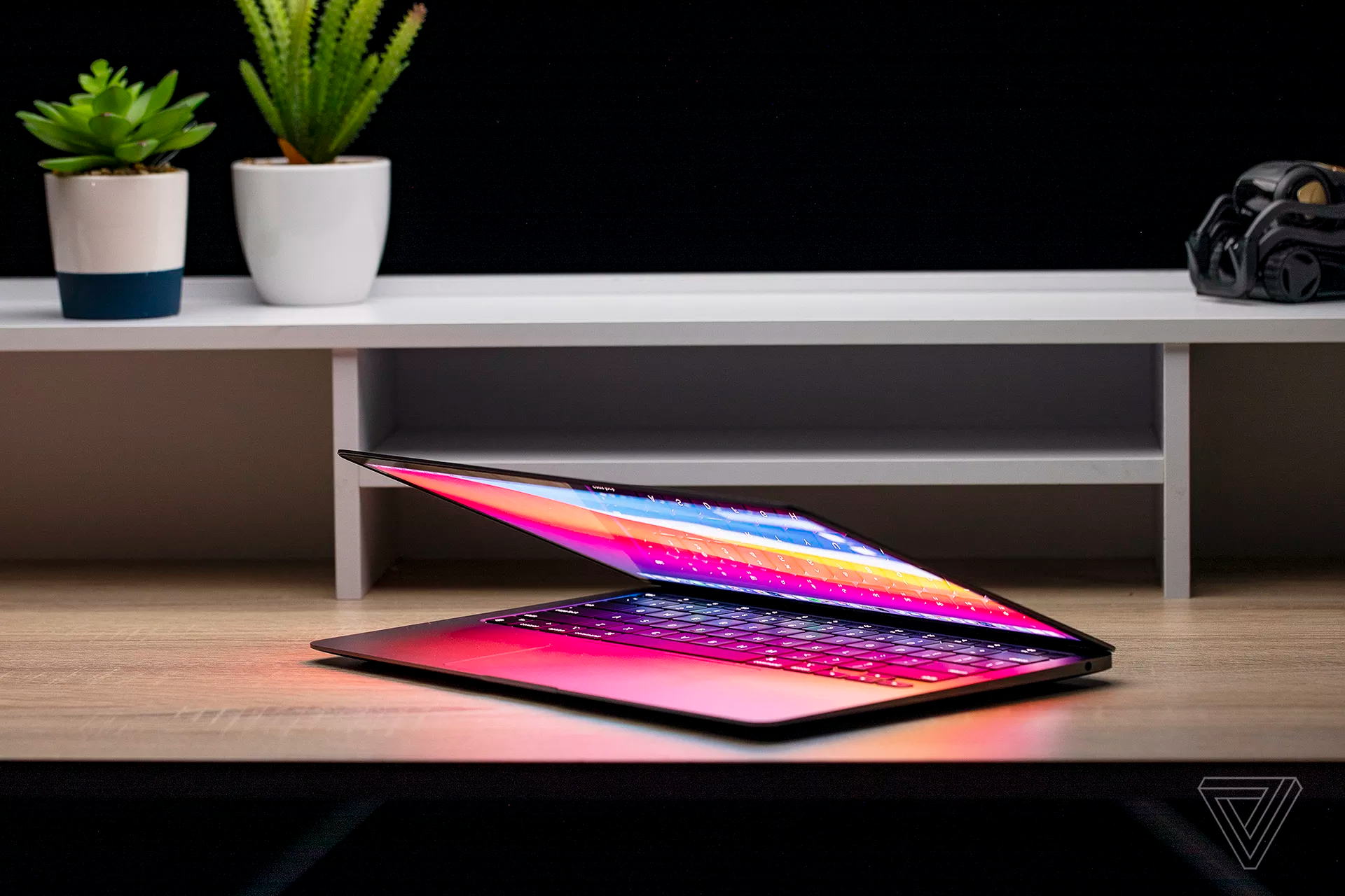 Nhung dong MacBook nen va khong nen mua 2020 anh 1