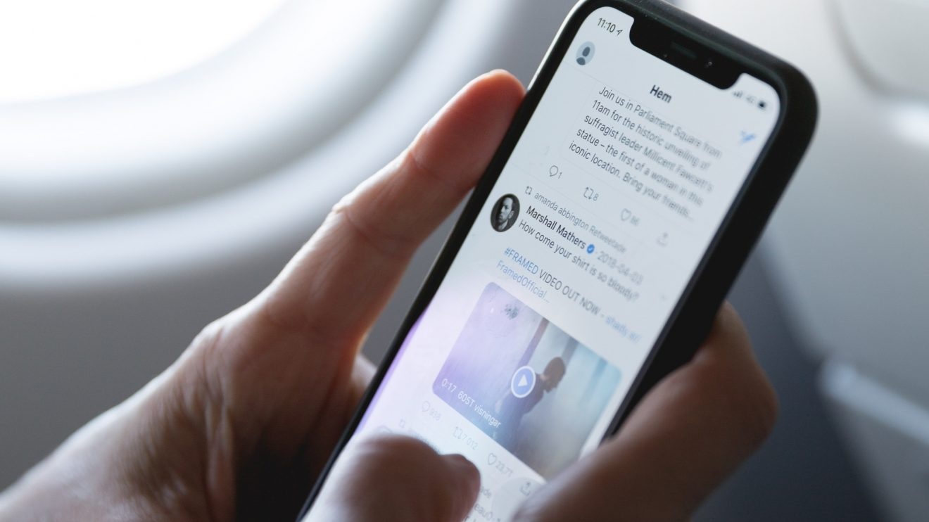 Da den luc ban cai nghien smartphone hinh anh