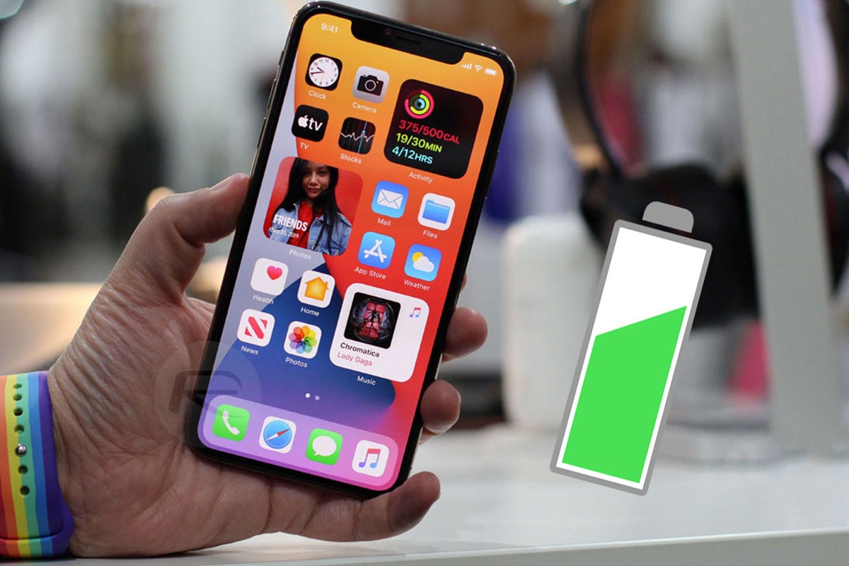 iOS moi khien hang loat iPhone cu bi hao pin hinh anh