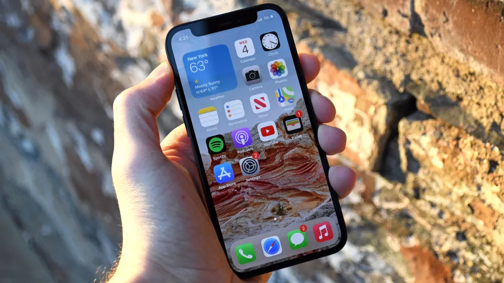 iPhone 12 la smartphone 5G ban chay nhat nam 2020 anh 1