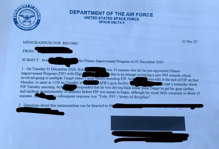 Binh si My tron huan luyen di mua PlayStation 5 anh 1