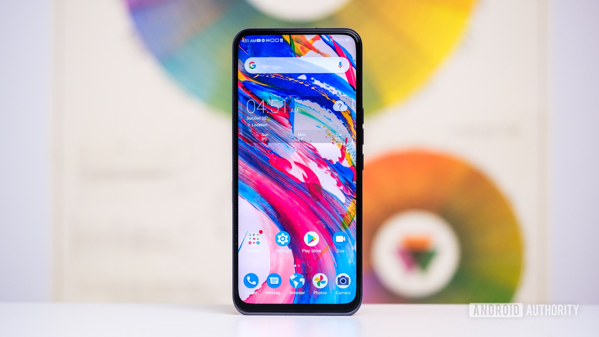 Can canh smartphone co camera duoi man hinh cua ZTE anh 1