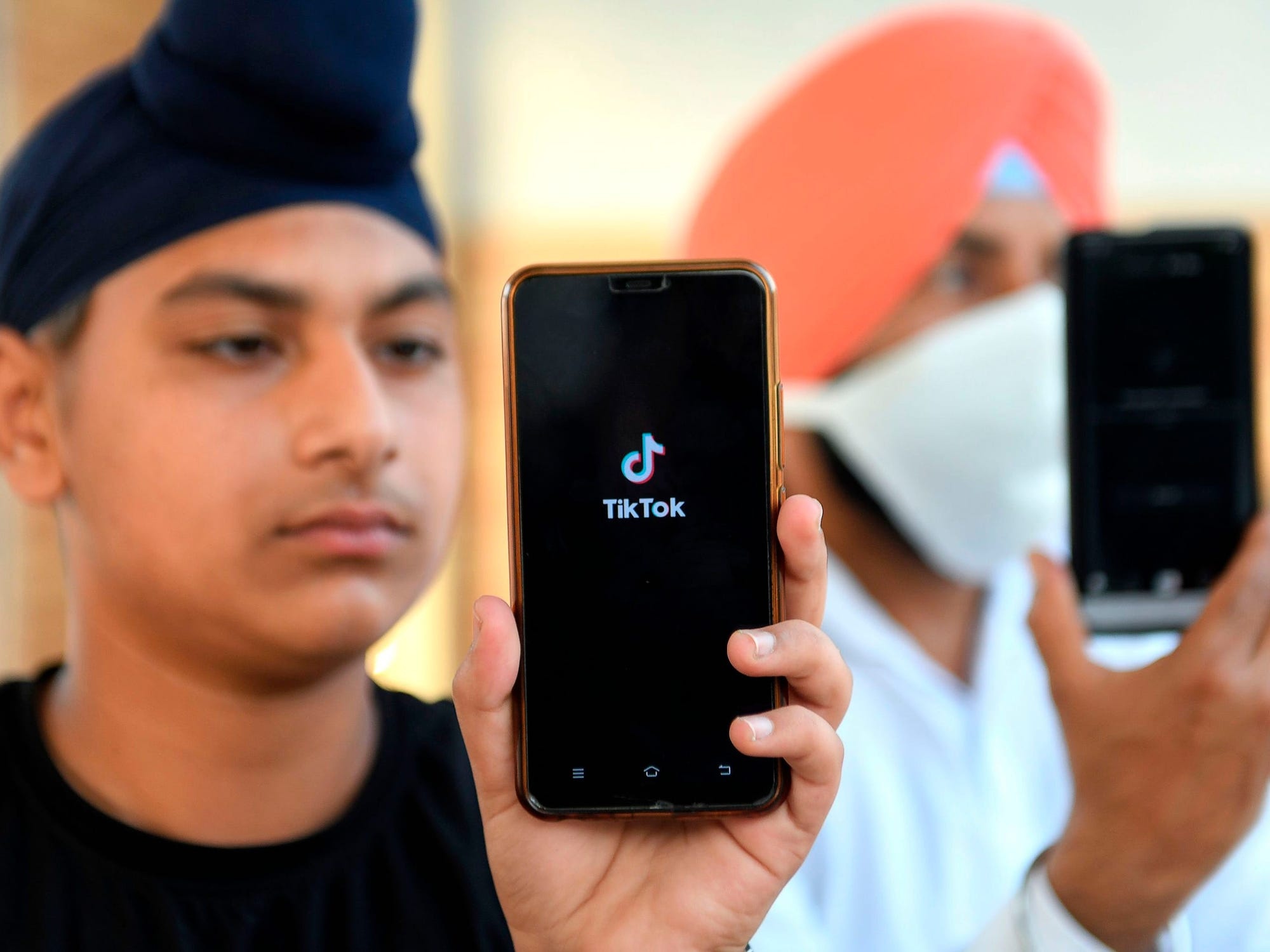 TikTok cam noi dung kinh doanh da cap anh 2