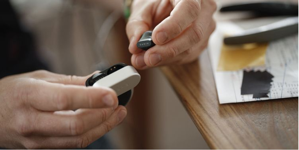 Tai nghe true-wireless nho nhat the gioi anh 2