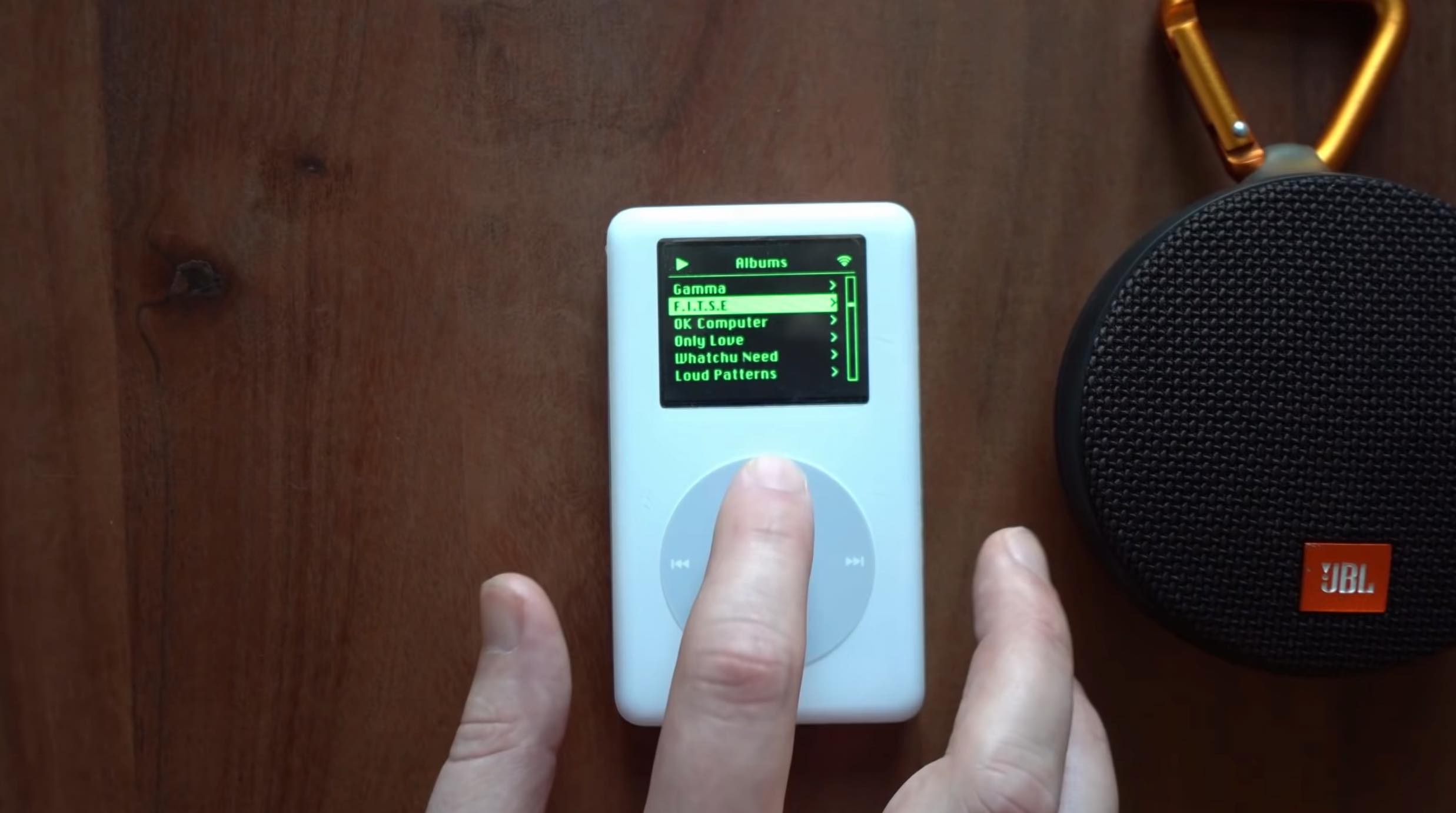 ‘Do’ Wi-Fi cho iPod 17 nam tuoi, tich hop ca Spotify hinh anh