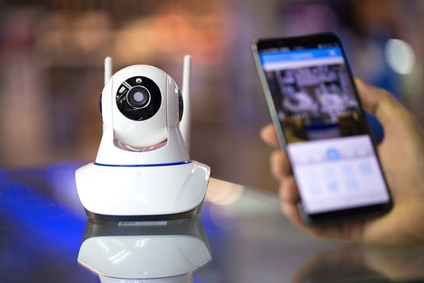 Bi quay len trong phong thay do anh 1