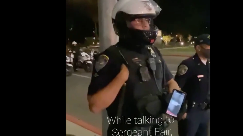 Khong muon bi livestream, canh sat My bat nhac The Beatles hinh anh