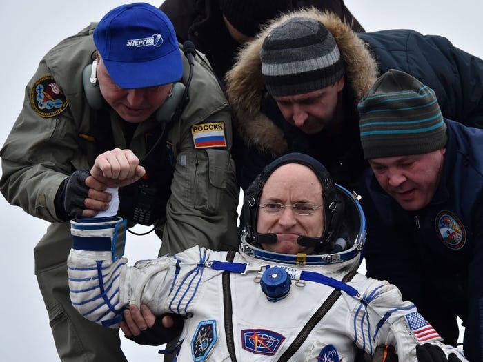 Tim cua phi hanh gia nhe hon sau khi ve tu khong gian hinh anh