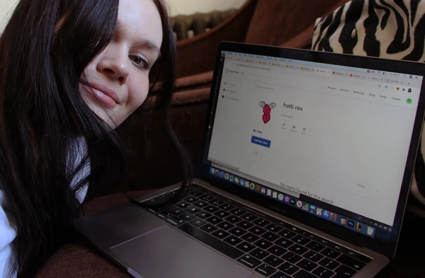 Thu tham gia con sot NFT anh 2