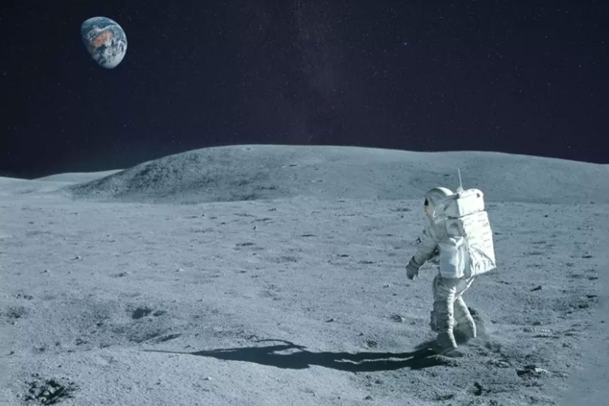 Mat bao lau de di bo vong quanh Mat Trang? hinh anh