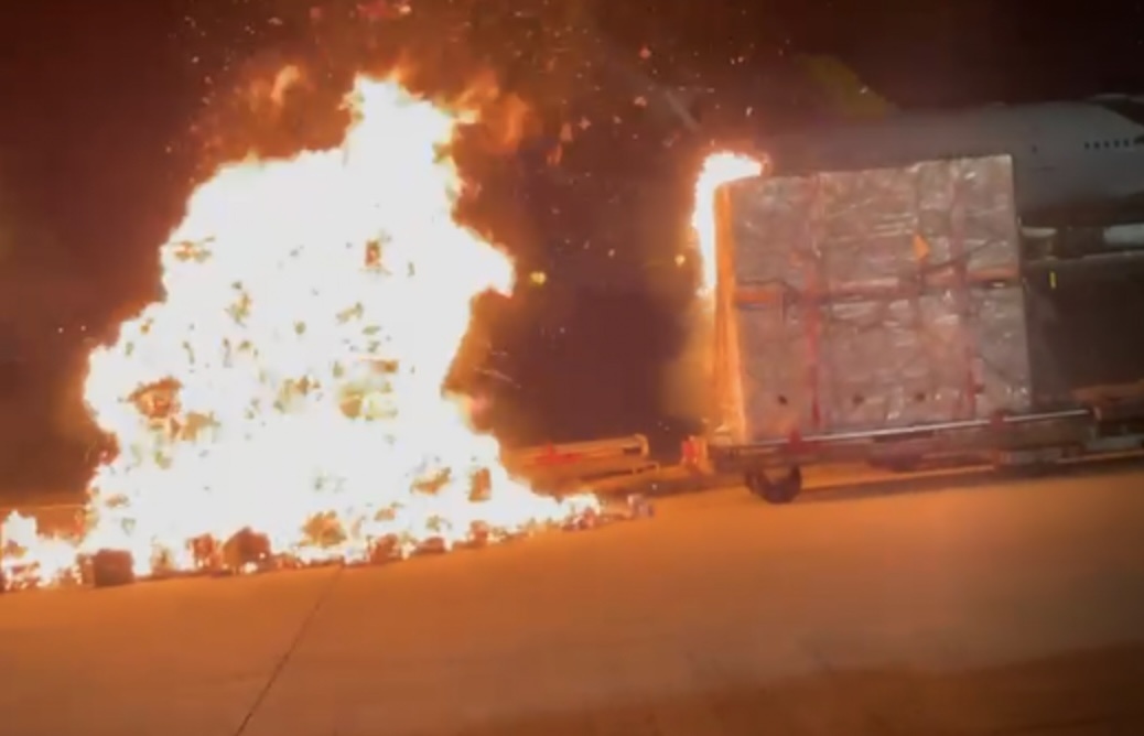 Mot lo hang phat no, hang bay Hong Kong cam cho smartphone vivo hinh anh