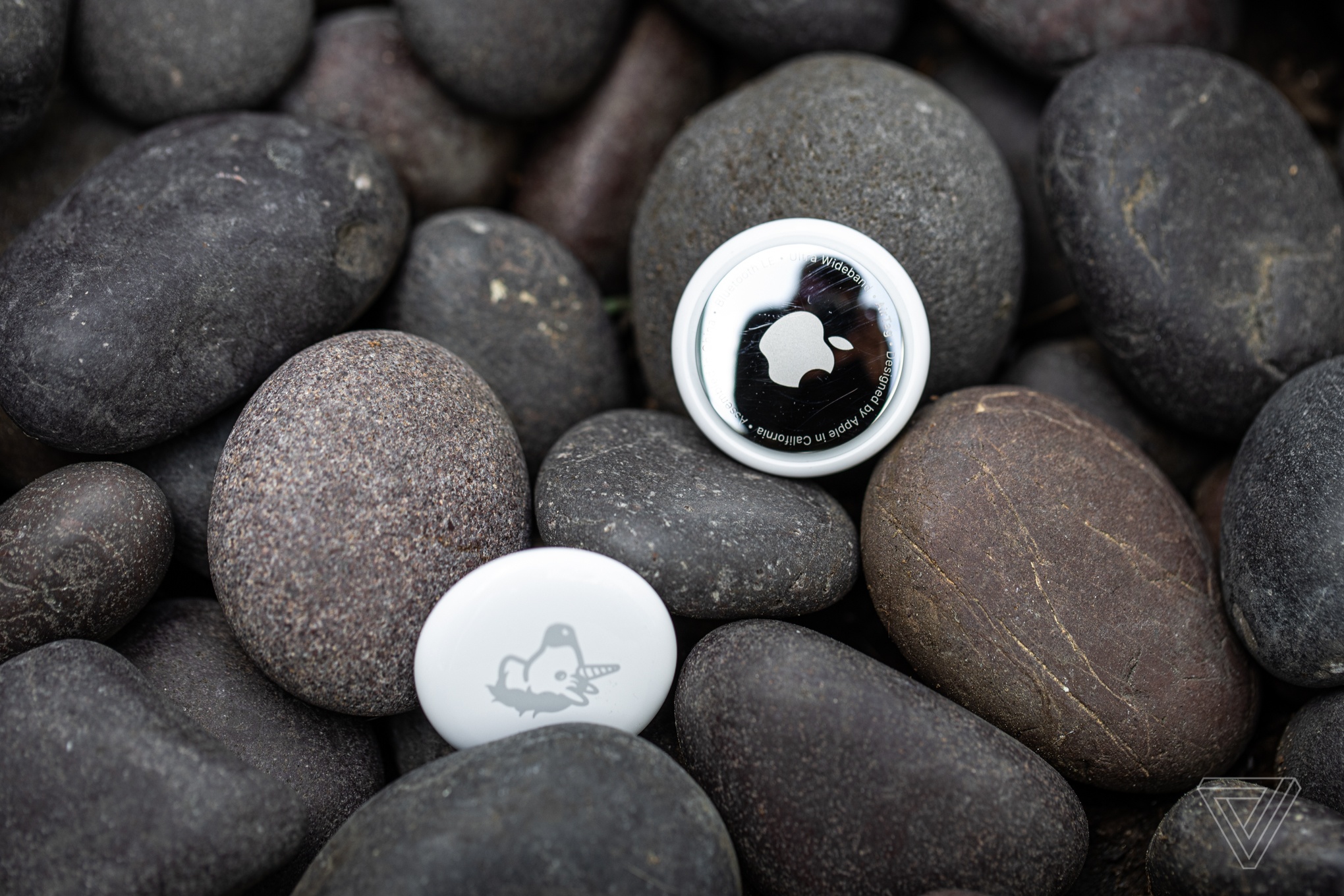 Tren tay Apple AirTag anh 8