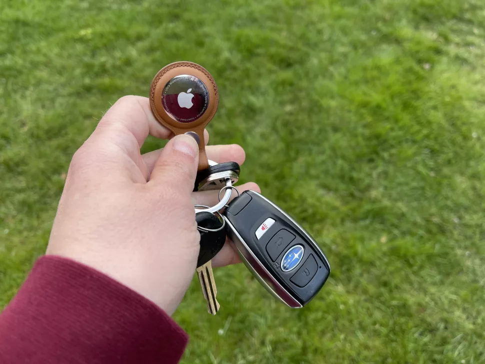 Tren tay Apple AirTag anh 9