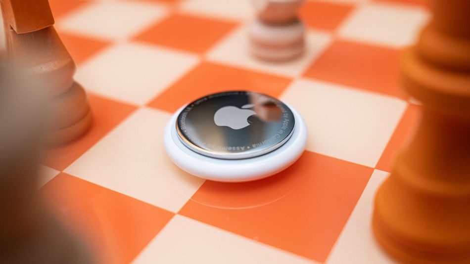 Tren tay Apple AirTag anh 13