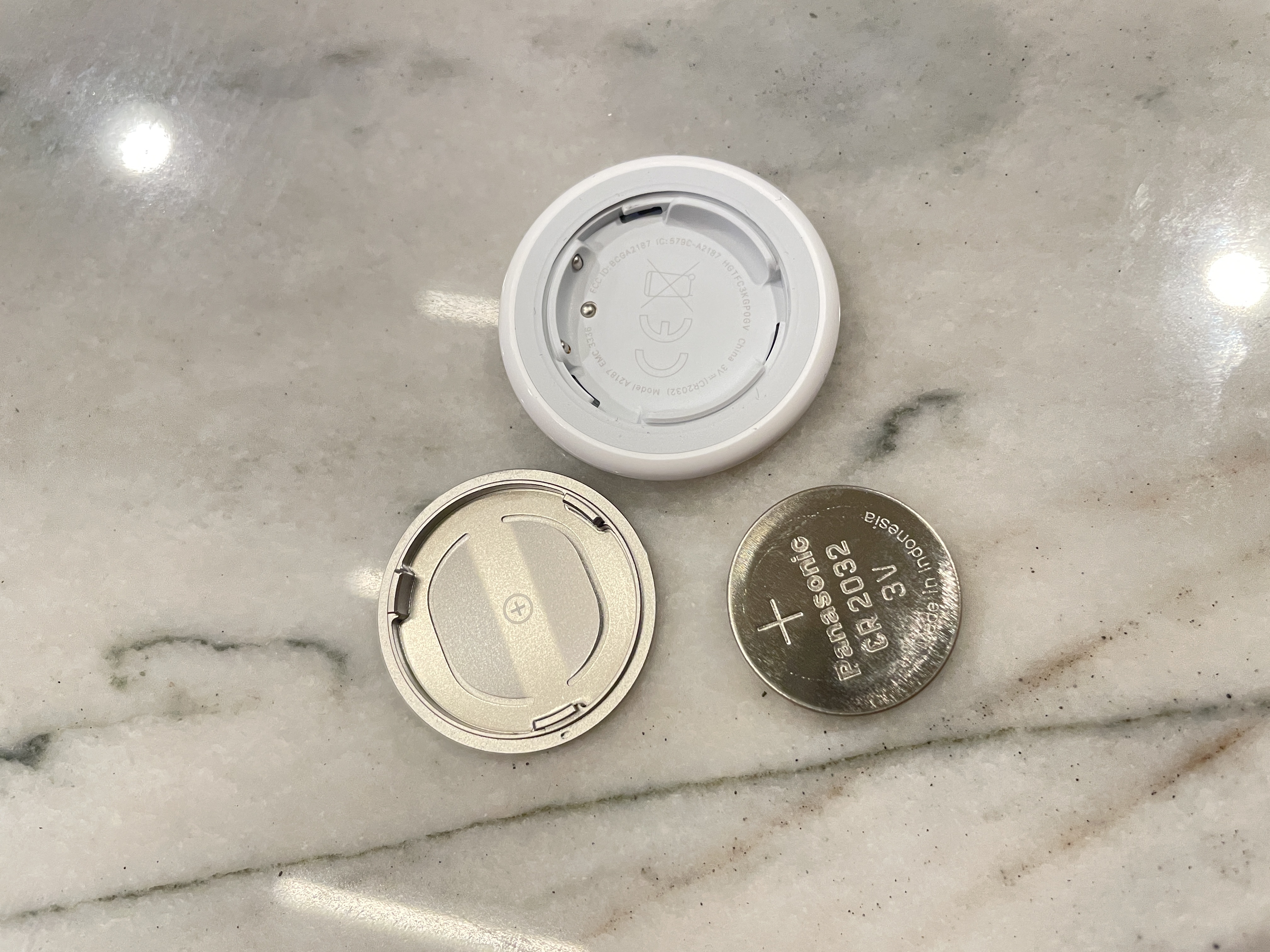 Tren tay Apple AirTag anh 14