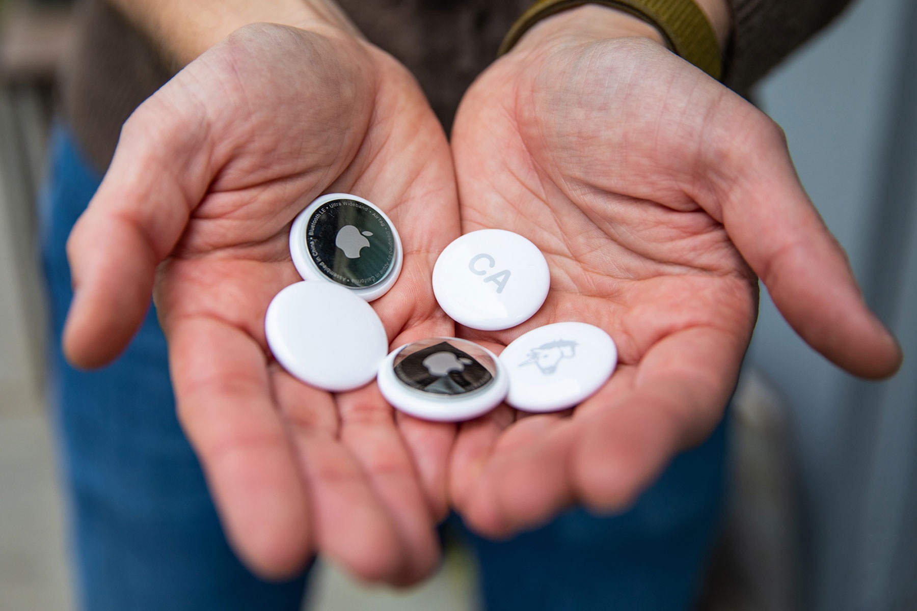 Anh thuc te Apple AirTag hinh anh