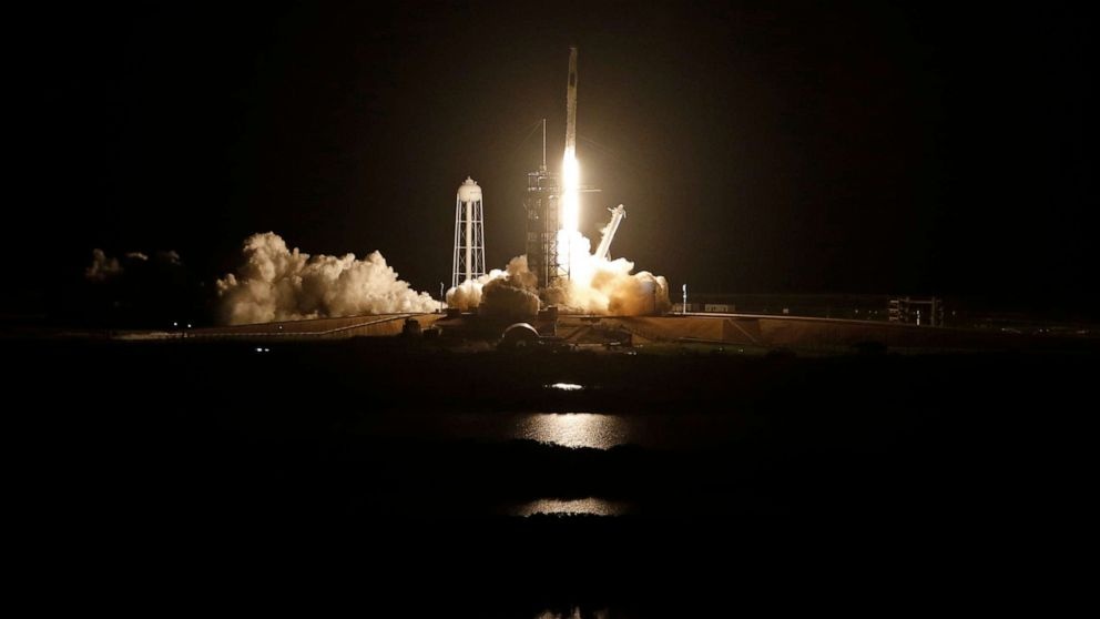 Ten lua SpaceX dua nguoi len ISS anh 2