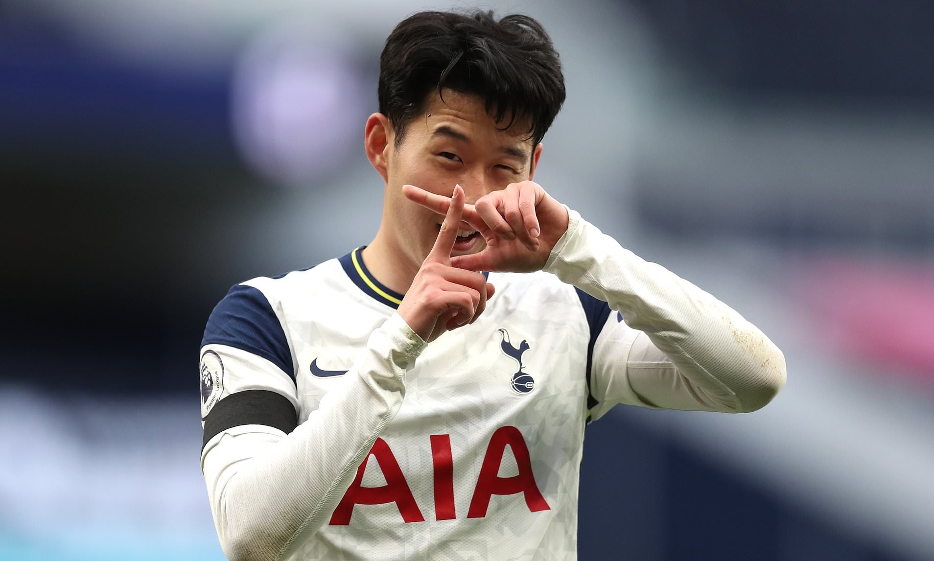 Bong da Anh tay chay Facebook, Twitter hinh anh