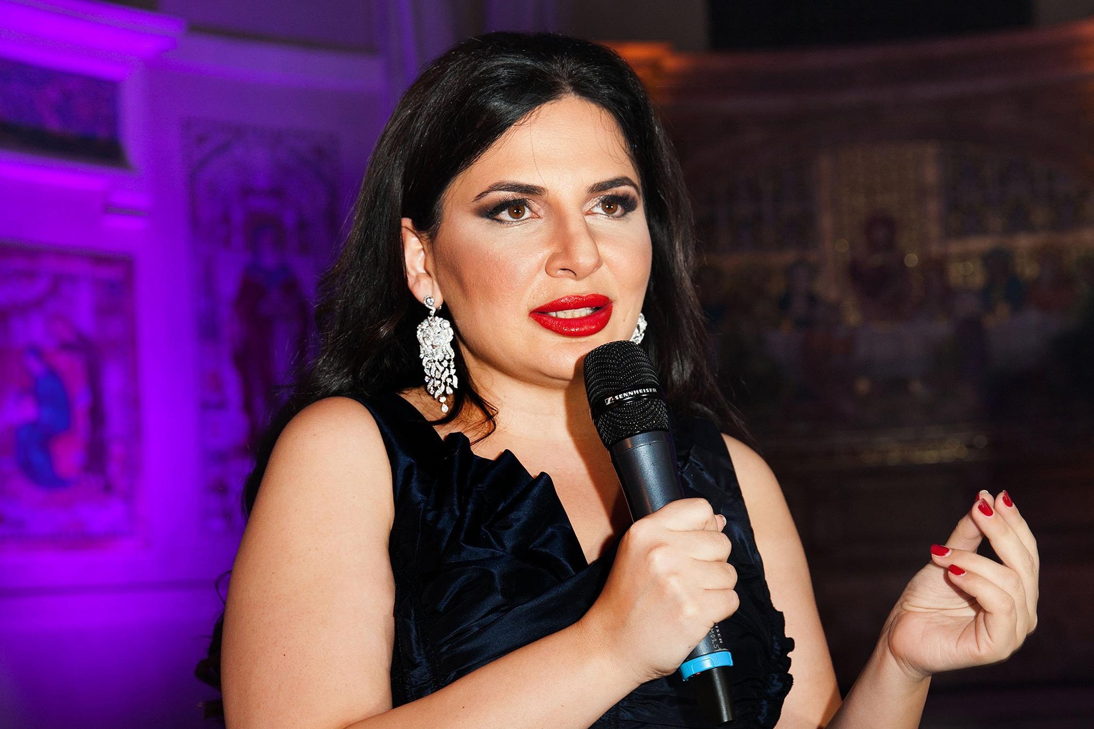 Nguoi phu nu nam giu 230.000 dong Bitcoin hinh anh