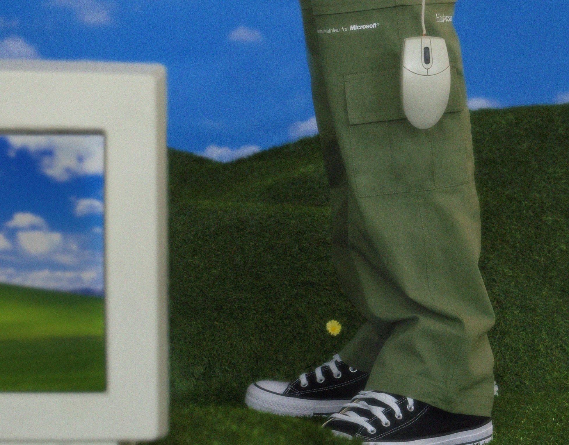 Microsoft ban ao thun in hinh nen Windows XP anh 7