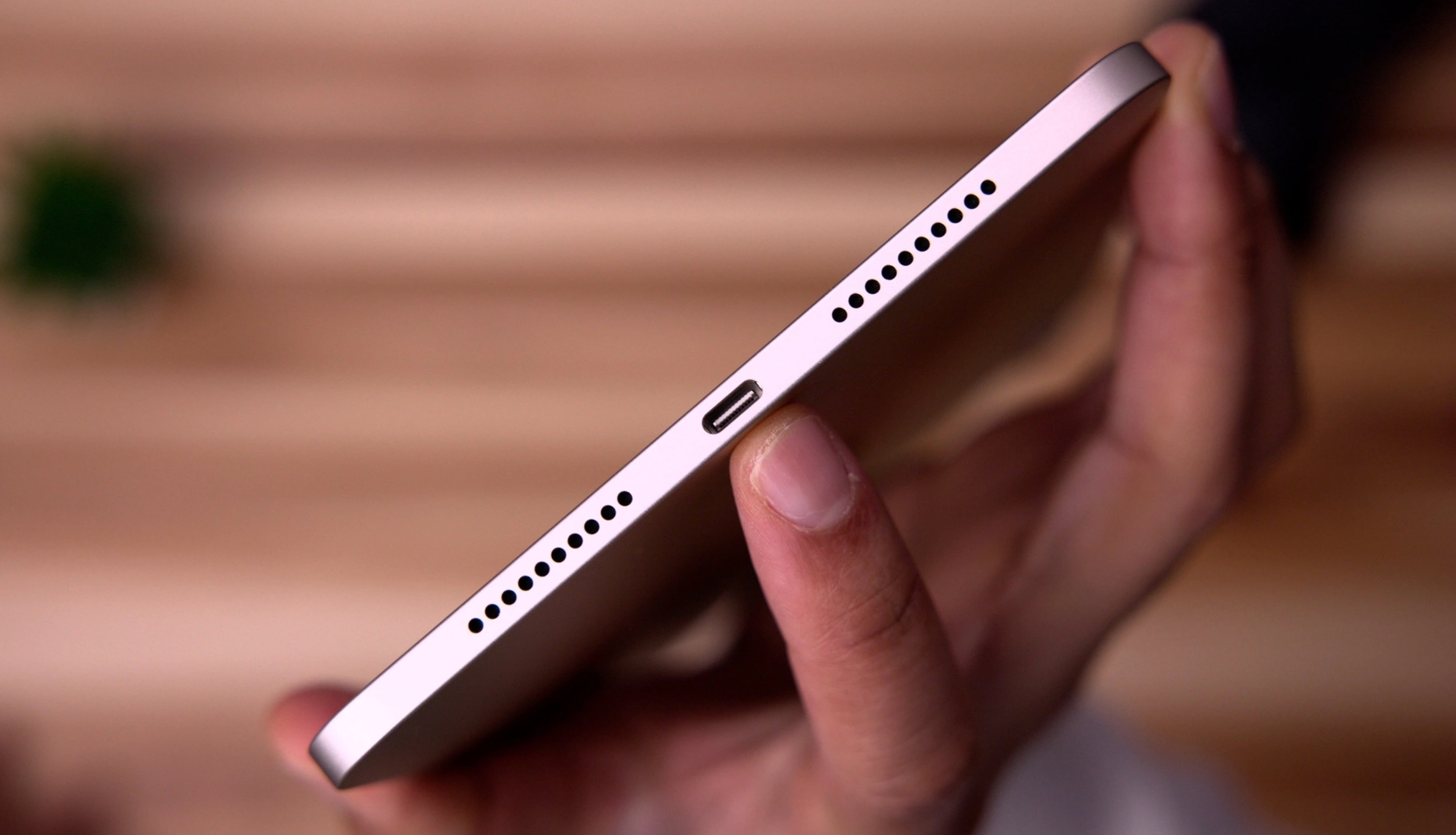 iPhone 15 se su dung cong USB-C anh 2